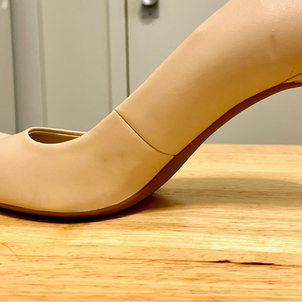 Michael Kors Nude Pumps - Size 6.5M - Picture 4 of 4